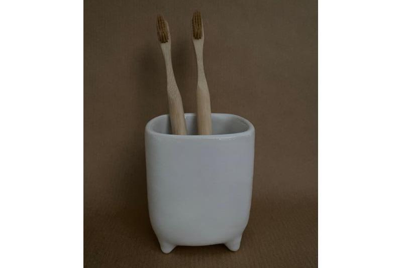 plastic-free-toothbrush-holder-uk